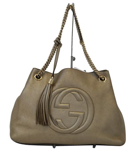 gucci handbag with gold chain.